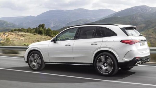 След деветото място миналата година – сега красавецът от Щутгарт е четвъртият най-продаван дизелов автомобил в Италия през 2024 г. с 4531 бройки. Този компактен SUV с дължина 4 412 mm и произлиза от A Class. Във версията 180 d е оборудван с  2.0 четирицилиндров двигател със 116 к.с. и емисии от 141 g/km , което го изважда от Ecobonuses. Разходът му е 5,4 литра на 100 километра. Началната цена е 43 526 евро. Ако ги имате, струва си.